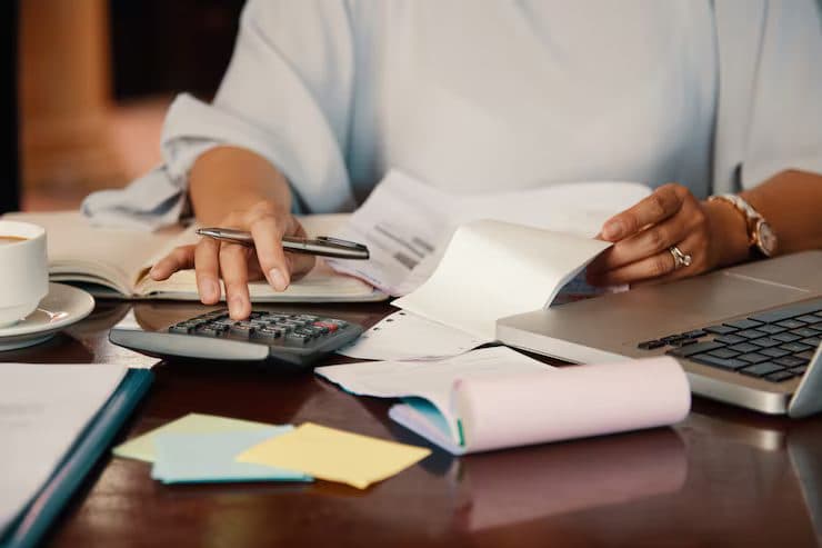 Servicios → Impuestos