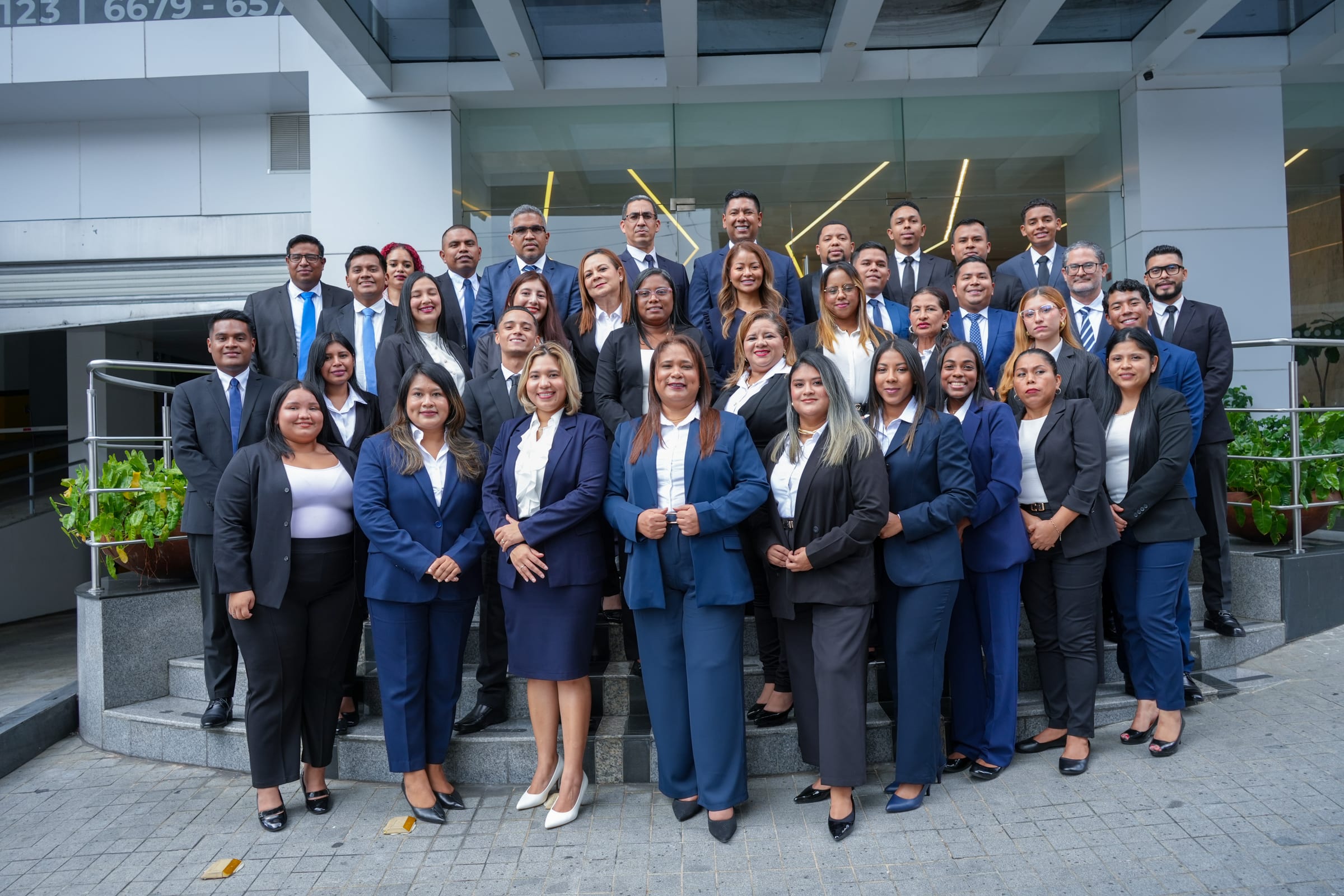 Equipo completo de Mendoza & Asociados